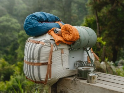Wie packe ich einen zero‑waste‑tagpack für alpenwanderungen mit sbb‑transfer, der leicht, praktisch und müllfrei ist?