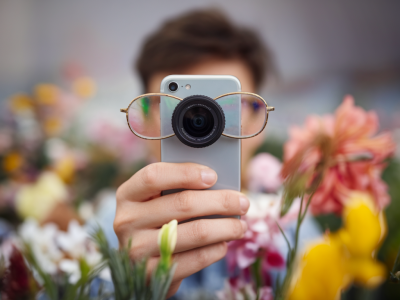 Wie fotografiere ich mit smartphone und einer second‑hand‑brille detailreiche makrofotos von blüten wie ein pro?
